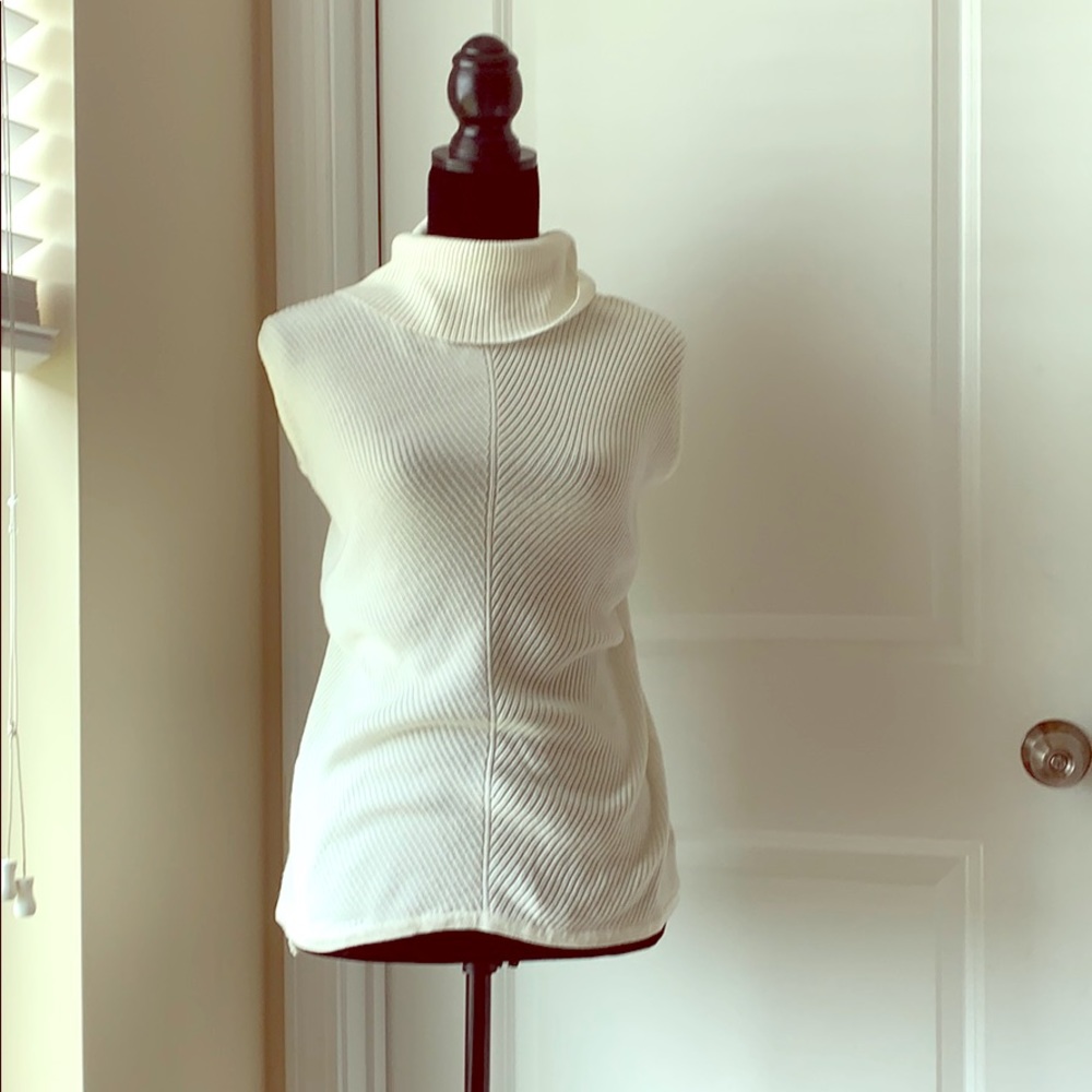 Dana Buchanan cowl neck loose fitted top.